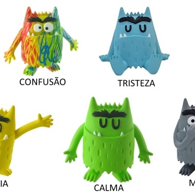 Sete bonecos coloridos de silicone em forma de monstros com nomes de emoções em português