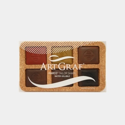 Conjunto de giz pastel de seis cores em embalagem com suporte de cortiça