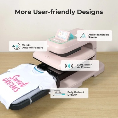 Máquina de impressão têxtil bege com écran ajustável e t-shirt branca com texto rosa