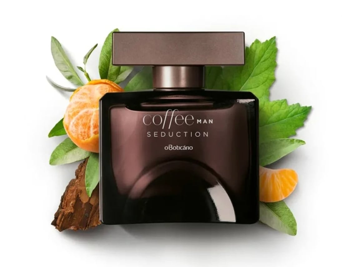 Coffee Man Seduction Eau de Toilette 100ml Frasco de perfume Coffee Man Seduction oBoticário com folhas e tangerina