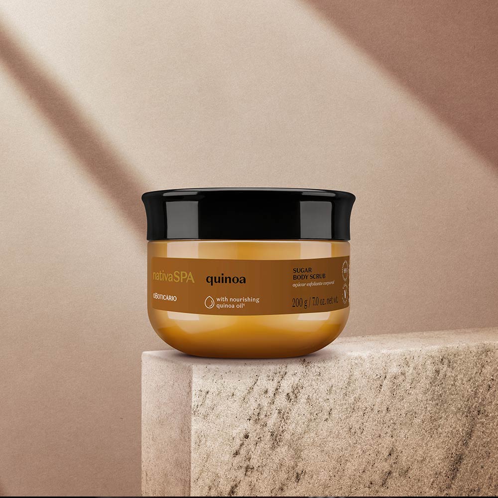 Nativa SPA Açúcar Esfoliante Quinoa 200g Creme esfoliante corporal Natura SPA quinoa em embalagem amarela e preta sobre pedra.
