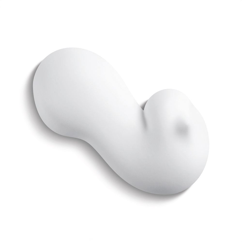 Produto branco com forma orgânica e textura lisa num fundo branco