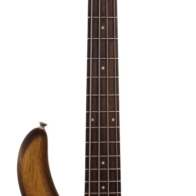 Baixo elétrico de quatro cordas com corpo em madeira castanha e acabamento natural