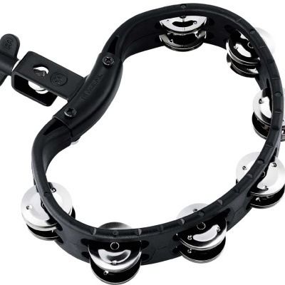 Pandeireta preta com fitas de metal prateadas.