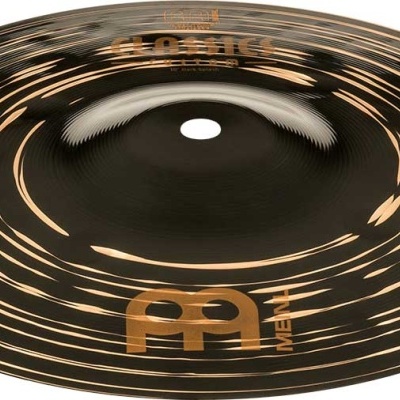 Prato de percussão preto com padrões dourados e logo MEINL