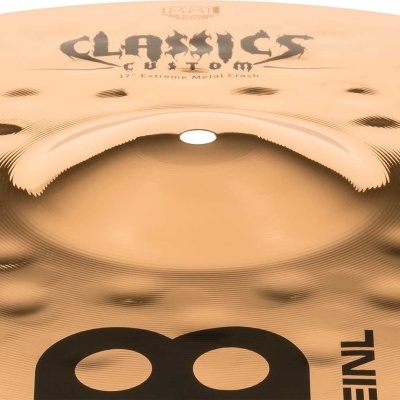 Prato de bateria dourado da linha Classics Custom da Meinl com texto preto