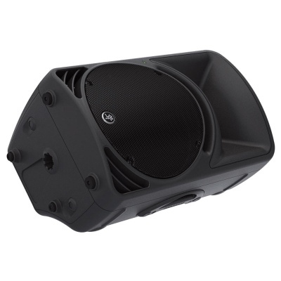 Coluna de som profissional preta com grelha metálica e estrutura de plástico