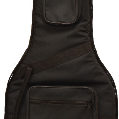 capa preta de guitarra com bolsos e texto OQAN