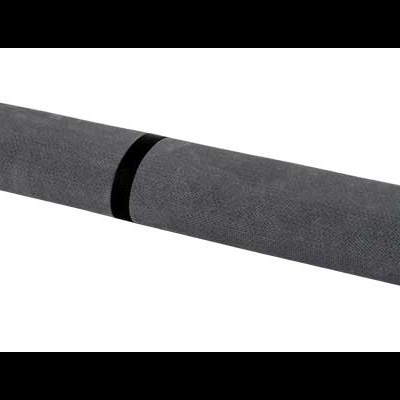 Tapete cinzento enrolado com faixa preta