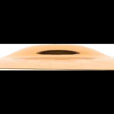 Superfície circular de madeira clara com abertura central oval