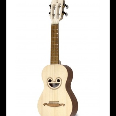 Violão pequeno de madeira clara com sorriso no escudo sonoro