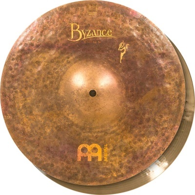 Prato de bateria metálico martelado com textos BYZANCE e MEINL