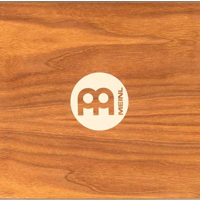 Prato retangular de madeira com logotipo MEINL no centro