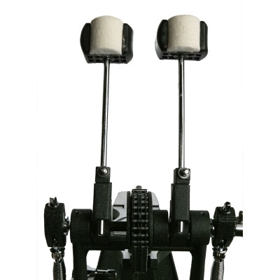 Baquetas duplas para pedal de bateria com cabeças brancas de feltro e base preta