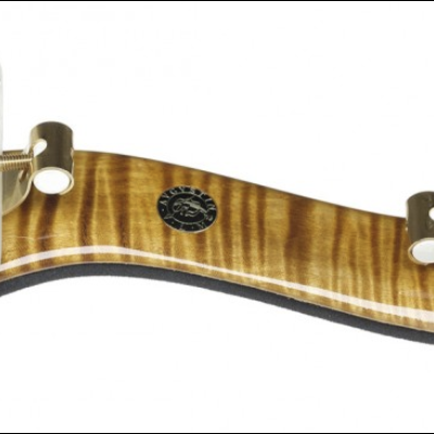 Suporte para violino em madeira com acabamento listrado e peças plásticas transparentes