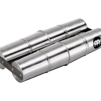 Instrumento de percussão metálico prateado com seis cilindros e logo meinl