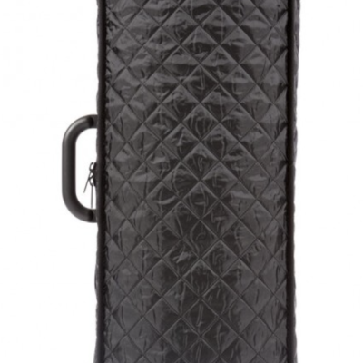 Estojo preto acolchoado para instrumento musical com alça e etiqueta 'bam'.