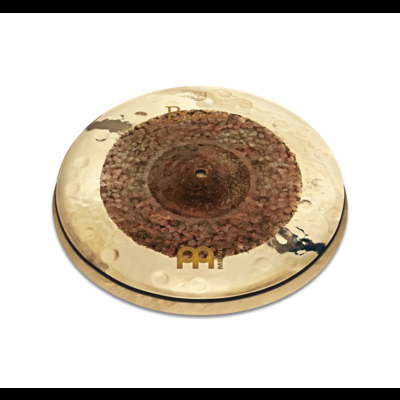 Prato musical dourado e castanho da marca Meinl com textura martelada.