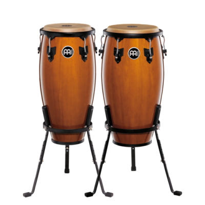 Par de tambores conga castanhos em suportes pretos