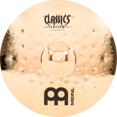 Prato de bateria dourado com textura martelada e letras pretas