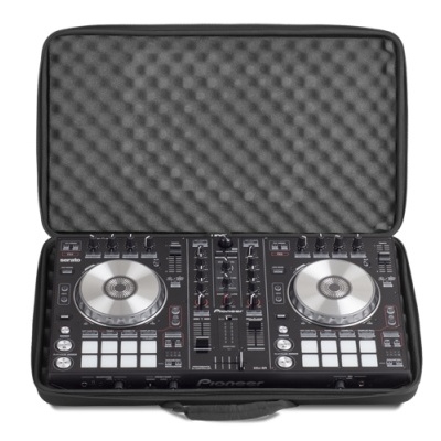 Controlador DJ Pioneer DDJ-SB3 dentro de mala acolchoada