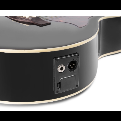 Guitarra eletroacústica preta com entradas jack e XLR na lateral