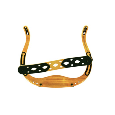 Estrutura de madeira com detalhes pretos sobre fundo branco