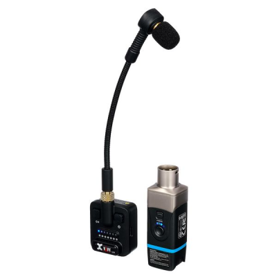 Microfone sem fios preto com transmissor e recetor em fundo branco