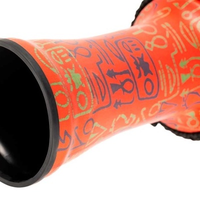 Instrumento darbuka laranja com padrões e borda preta