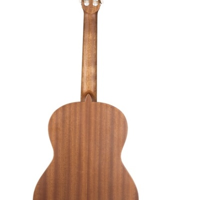 Guitarra clássica de madeira vista de trás com acabamento natural e cordas brancas