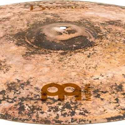 Prato de bateria Meinl em tons cobre e bronze com acabamento martelado