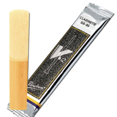 Palheta para clarinete com embalagem prateada e etiqueta preta e dourada