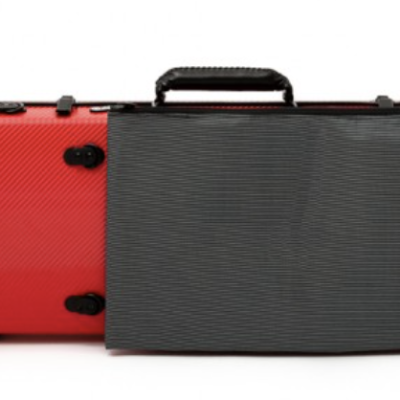 Estojo rígido vermelho para instrumentos com pegas pretas