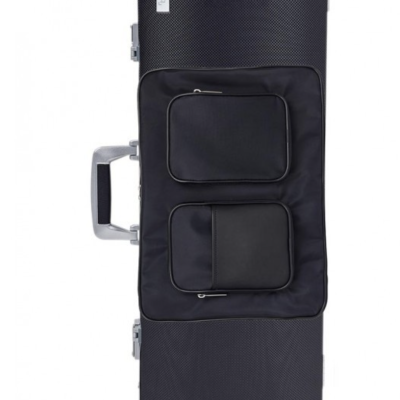 Estojo rígido preto para instrumento musical com alças cinzentas e duas bolsas frontais.