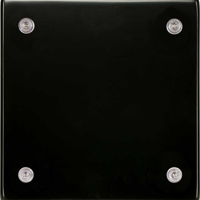 Placa quadrada preta com pés de borracha transparentes