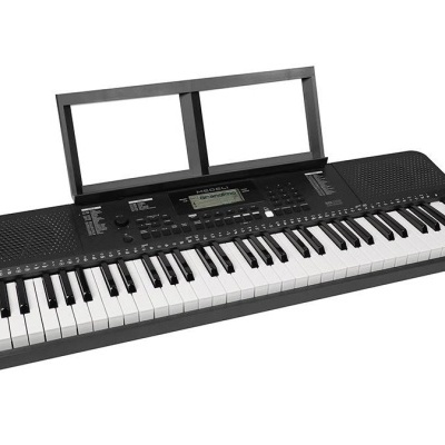 Teclado musical preto com 61 teclas e suporte para partituras