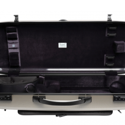 Estojo aberto para violino com interior em veludo roxo escuro e etiqueta BAM