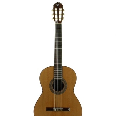 Guitarra clássica em madeira castanha com seis cordas