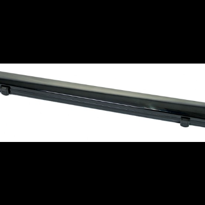 Barra lateral preta brilhante para automóvel sobre fundo branco