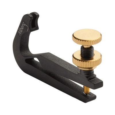 Grampo preto com parafuso dourado em fundo branco