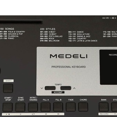 Teclado profissional Medeli preto e cinza com botões e mostrador digital azul