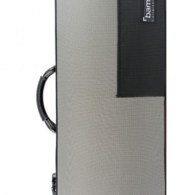 Estojo rígido para instrumento musical com tecido vermelho, cinza e preto e etiqueta '[bam]'