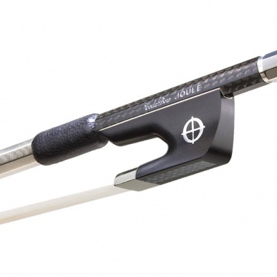 Arco para instrumento musical com haste preta e ponta metálica