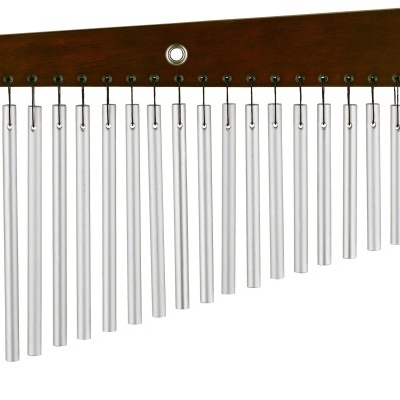 Chocalho de tubos metálicos em barra de madeira escura com logotipo MEINL