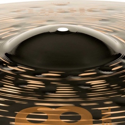 Prato de bateria metálico cobre com textura circular brilhante