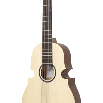 Guitarra de doze cordas com corpo claro e laterais escuras