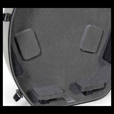 Interior de estojo rígido cinzento com almofadas e fechos pretos