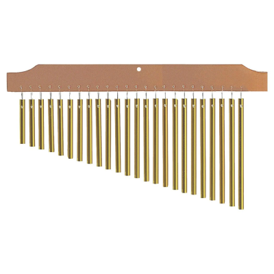 Instrumento de percussão com barras metálicas douradas penduradas em suporte de madeira castanha