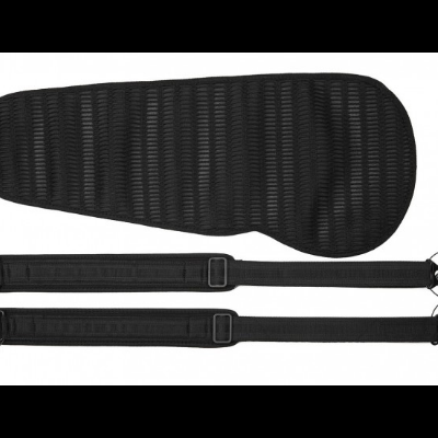Almofada preta texturada com duas tiras ajustáveis pretas e fivelas metálicas