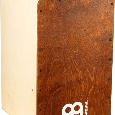 Cajón musical em madeira clara com frente escura e logo MEINL.